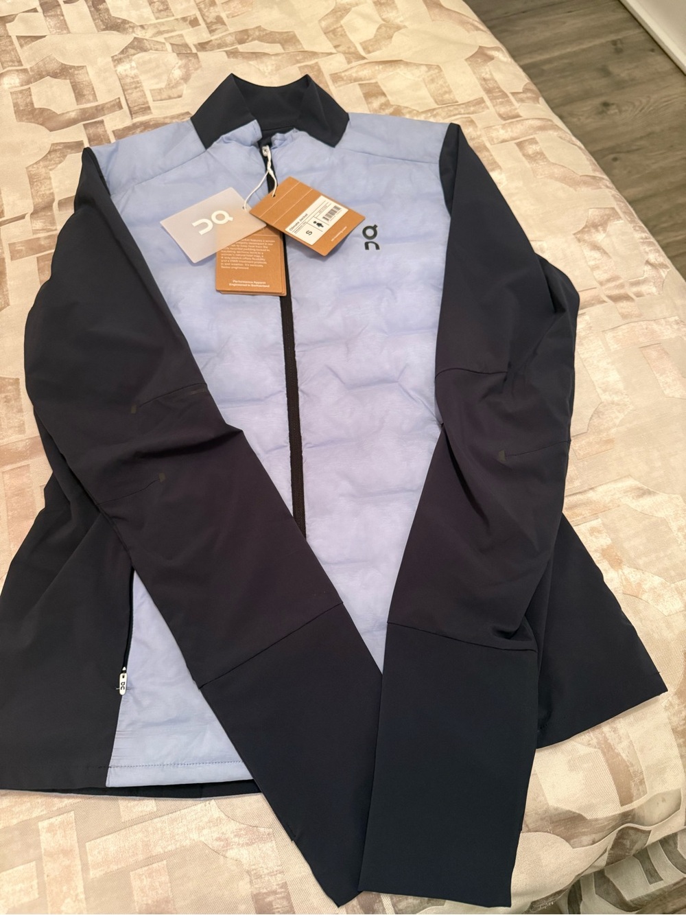 On Running Two-Tone Hybrid Puffer Jacket - Light Blue & Navy